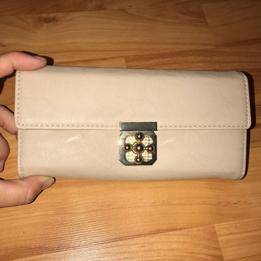 Wallet clutch